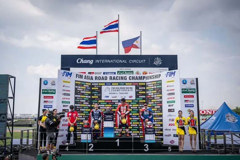 ธงไทยกระหึ่มเอเชีย! 5 นักบิดผงาดกวาดโพเดียม ซิว 2 แชมป์ ศึก Asia Road Racing สนาม 2