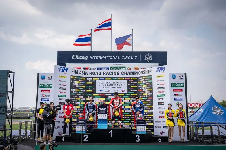 ธงไทยกระหึ่มเอเชีย! 5 นักบิดผงาดกวาดโพเดียม ซิว 2 แชมป์ ศึก Asia Road Racing สนาม 2