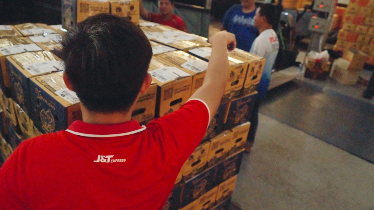 Durian Shipment Volume Surges 60%: J&amp;T Express Strengthens Logistics Operations for Peak Season