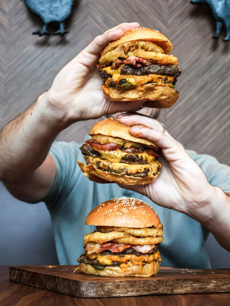 ศึกชิงเจ้าแห่งเบอร์เกอร์! ท้าพิสูจน์ "กระเพาะเหล็ก" ในตำนาน The 3rd Annual Ultimate Burger Challenge @ Big Bite Burger Bar &amp; Grill