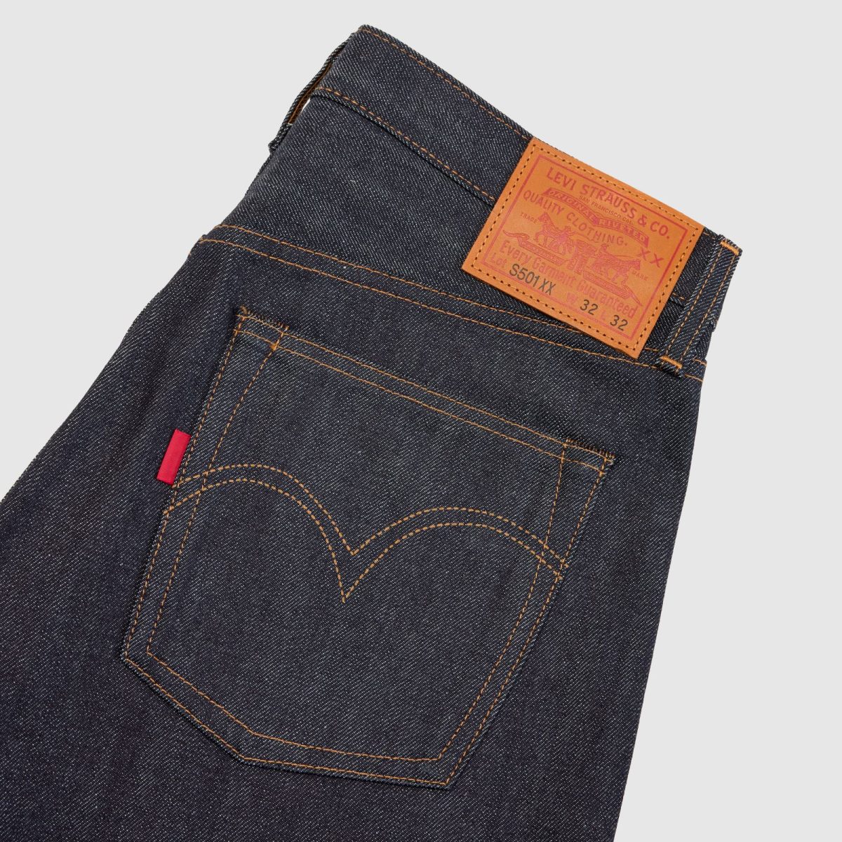Levi's(R) Vintage Clothing ถ่ายทอดเสน่ห์ของความไม่สมบูรณ์แบบในยุคสงคราม ผ่าน 1944 501(R) Jeans