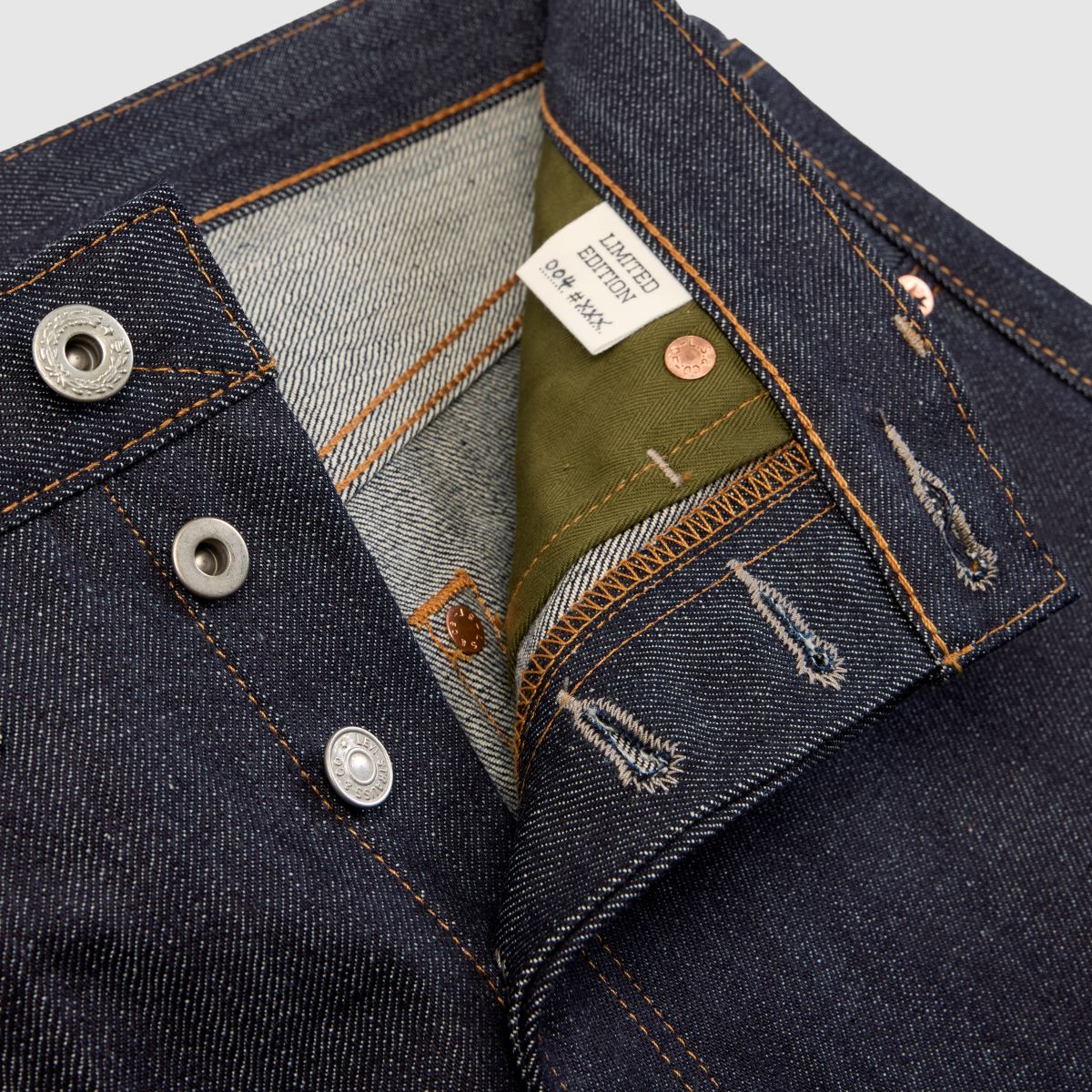 Levi's(R) Vintage Clothing ถ่ายทอดเสน่ห์ของความไม่สมบูรณ์แบบในยุคสงคราม ผ่าน 1944 501(R) Jeans