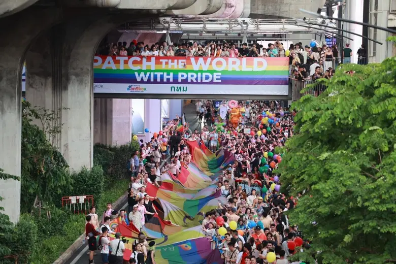 "นฤมิตไพรด์" สะบัดธงไพรด์สีรุ้งขนาดใหญ่ยาวกว่า 500 เมตรเฉลิมฉลอง Pride Month ในงาน "Bangkok Pride Festival 2026"