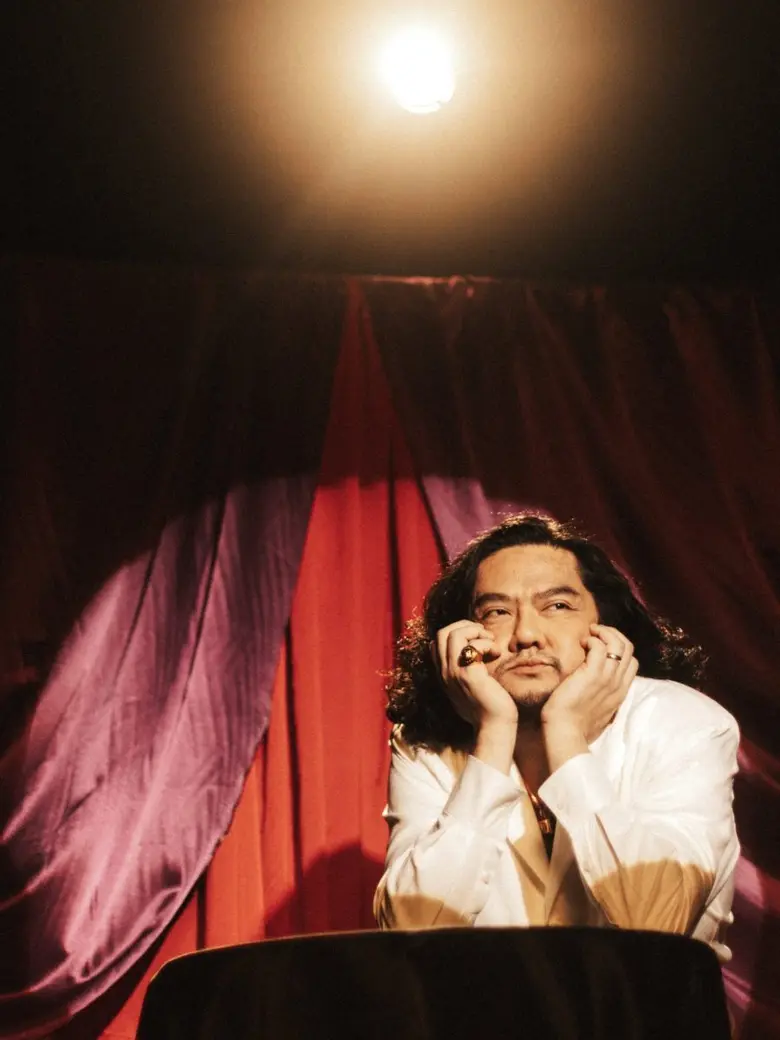 หลบหน่อยตัวแม่มา!! "เบน ชลาทิศ" ส่งเพลงสุดแซบ "Spotlight" รับ Pride Month!!ชวนทุกคนเฉิดฉายในแบบตัวเอง!!  พร้อมดึงเหล่า Drag Queen แดนซ์สะบัดใน MV