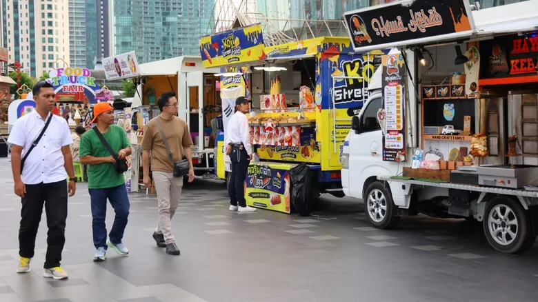 กรมพัฒนาธุรกิจฯ ร่วมกับ สสว. ชวนเที่ยว ชิม ช้อป ในงาน 'Food Truck Carnival 2026' เดินสาย 2 จังหวัด หนุนฟู้ดทรัคไทยเข้าถึงแหล่งทุน สร้างโอกาสการเติบโตธุรกิจ