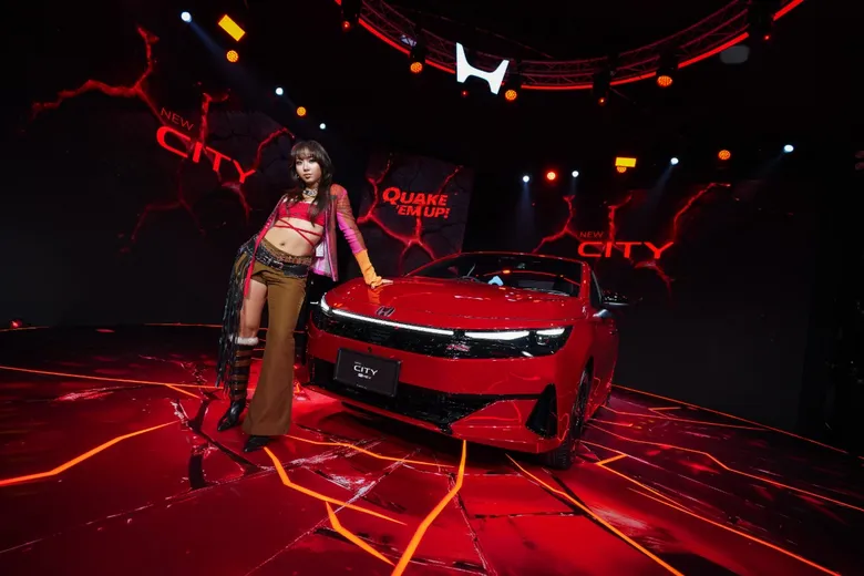 ฮอนด้า ดึงแรปเปอร์สาวตัวจี๊ด 'MILLI' ขึ้นแท่นพรีเซนเตอร์ Honda City ใหม่ ส่งซิงเกิลพิเศษ 'CITY QUAKE' พร้อมพลิกโฉมอัปลุคสปอร์ตเร้าใจ ให้ 'สั่นทุกสตรีท' พร้อมกันทั่วประเทศ !