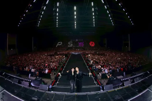 "เพิร์ธ-แซนต้า" เปิดปาร์ตี้สุดมันส์ ไฮป์แฟนๆ ลุกเต้นยกฮอลล์! ในงาน "PERTH SANTA DEVIL'S KISS CONCERT" อย่างยิ่งใหญ่