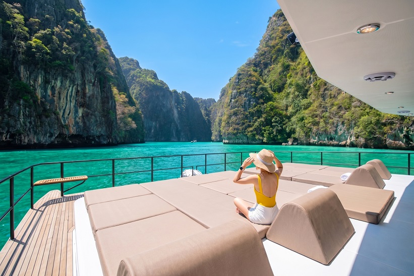 'PISCES' ลักชัวรีทริปล่องเรือคาตามารันระดับโลกแห่งใหม่บนเกาะภูเก็ต ไลฟ์สไตล์แห่งความหรูหราที่ไม่สิ้นสุด