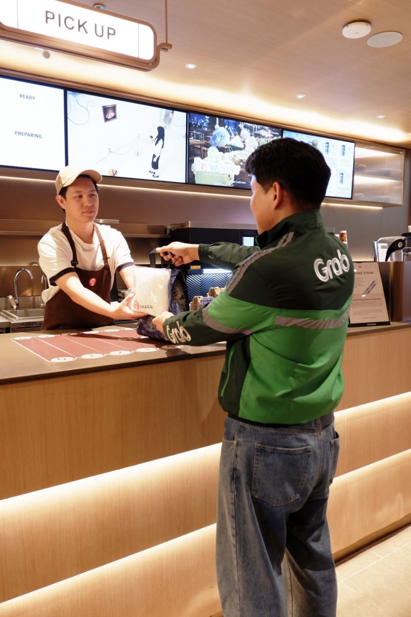 CHAGEE จับมือ GrabFood ชวนผู้บริโภคเปลี่ยนทุกออร์เดอร์เป็น "เสื้อกันฝน" ให้พี่คนขับ