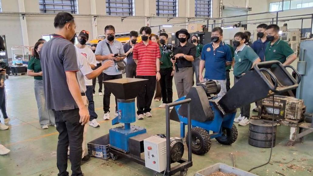 ลำพูนเดินหน้าลด PM2.5 เปลี่ยนเศษวัสดุการเกษตรเป็นเชื้อเพลิงชีวมวล ลดไฟป่า สร้างรายได้ชุมชน