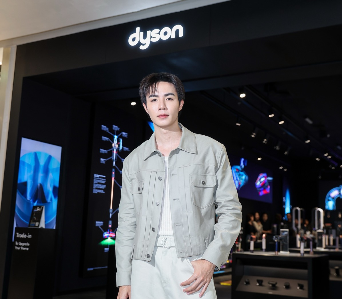 Dyson เปิดประสบการณ์สโตร์ใหม่ ณ ICONSIAM พร้อม "ซี - พฤกษ์" ชวนสัมผัสเทคโนโลยี Dyson ครบทุกหมวดหมู่อย่างใกล้ชิด