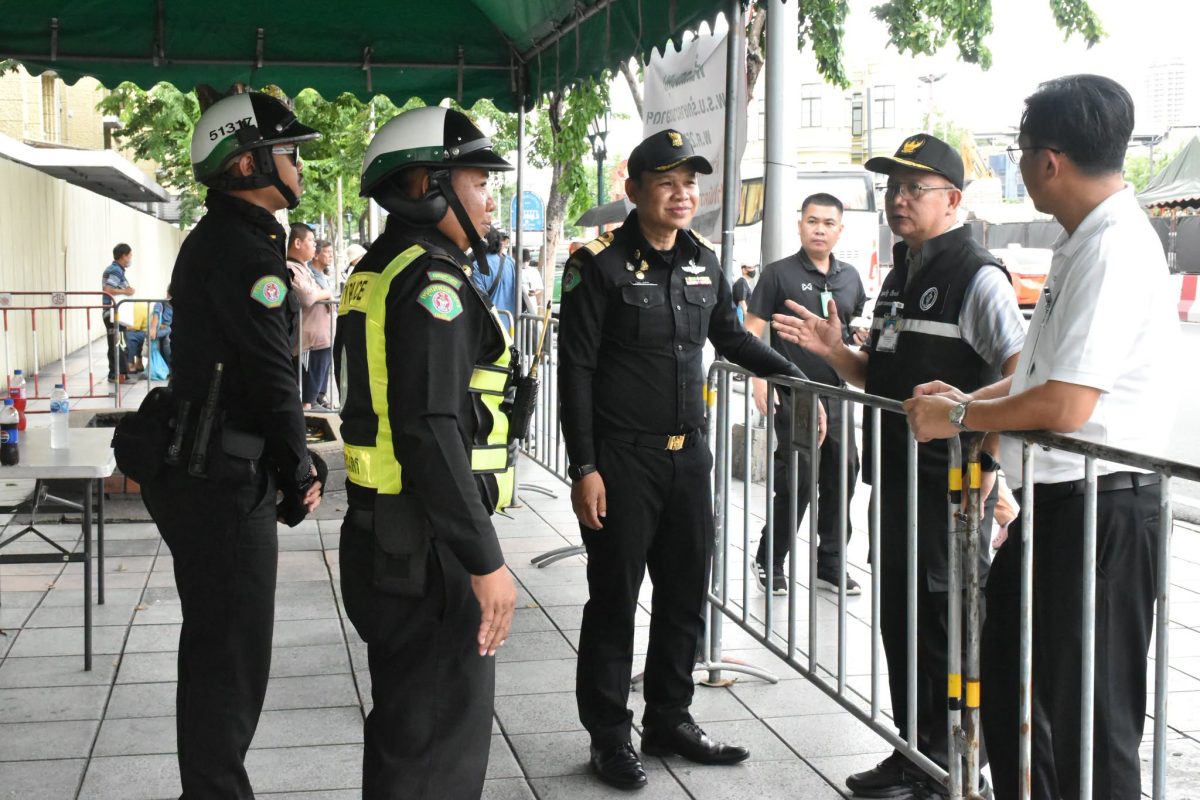 เขตพระนคร ขอความร่วมมืองดแจกอาหารในที่สาธารณะ ชวนคนไร้บ้านใช้บริการ "บ้านอิ่มใจ" กำชับห้ามทิ้งขยะ-นอนในพื้นที่สาธารณะ