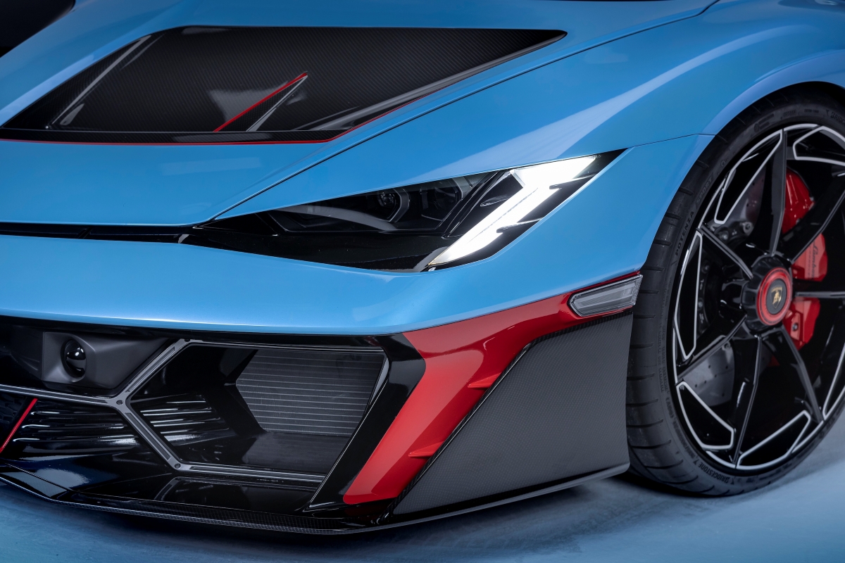 บริดจสโตนได้รับเลือกในฐานะพันธมิตรด้านยางรถยนต์ให้ 'Lamborghini Fenomeno Roadster' ซูเปอร์คาร์เปิดประทุนทรงพลังที่สุดในประวัติศาสตร์ลัมโบร์กินี