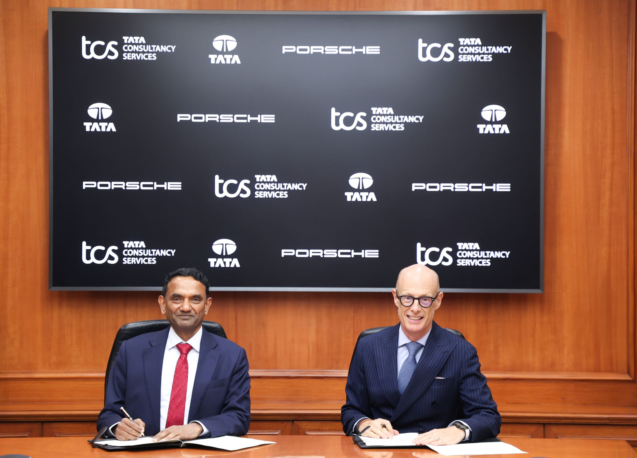 TCS และ Porsche AG ผนึกกำลังเร่งขับเคลื่อนอนาคตยานยนต์เอไอ