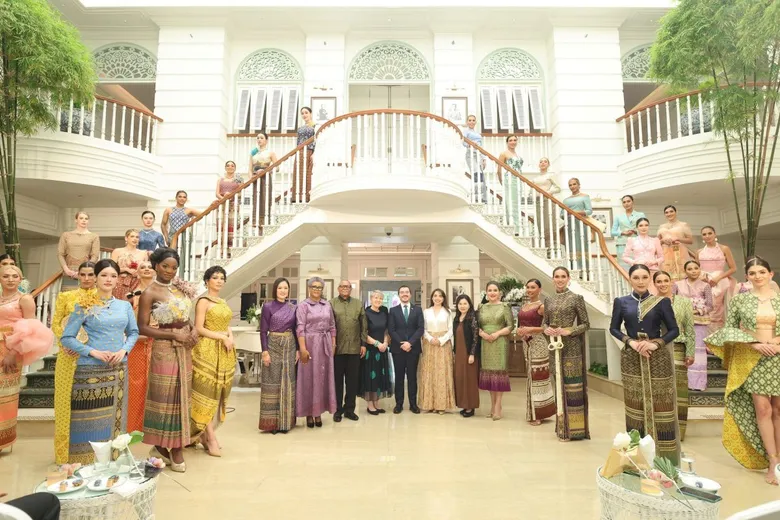 Miss International Queen(R) 2026 ถ่ายทอดความงดงามของชุดไทยพระราชนิยม ควบคู่แฟชั่นร่วมสมัยจากผ้าโขมพัสตร์ สู่สายตาชาวโลก ในงาน The High Tea Heritage: Culture &amp; Couture