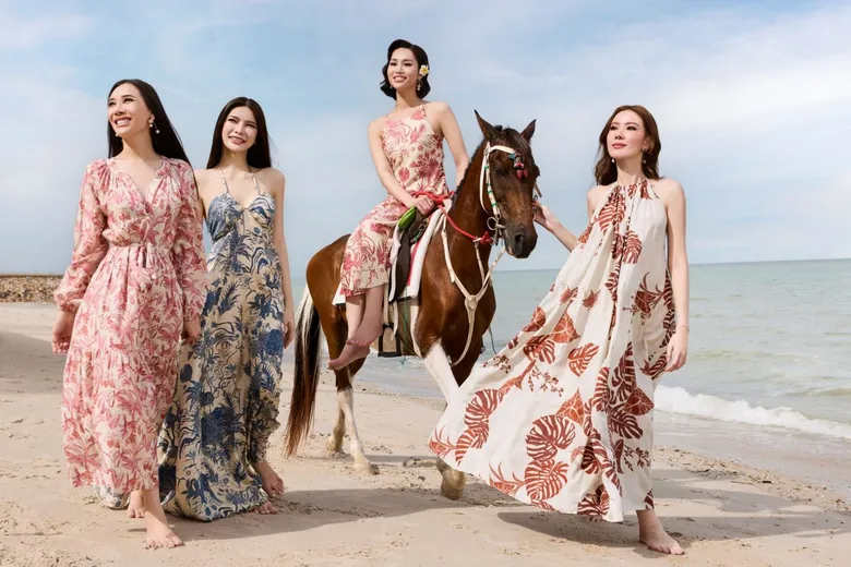 MISS INTERNATIONAL QUEEN(R) 2026 ถ่ายทอดแฟชั่นแห่งการเดินทางผ่านเลนส์ "โอ๊ต ชัยสิทธิ์" จากหัวลำโพงสู่เสน่ห์เหนือกาลเวลาของหัวหิน