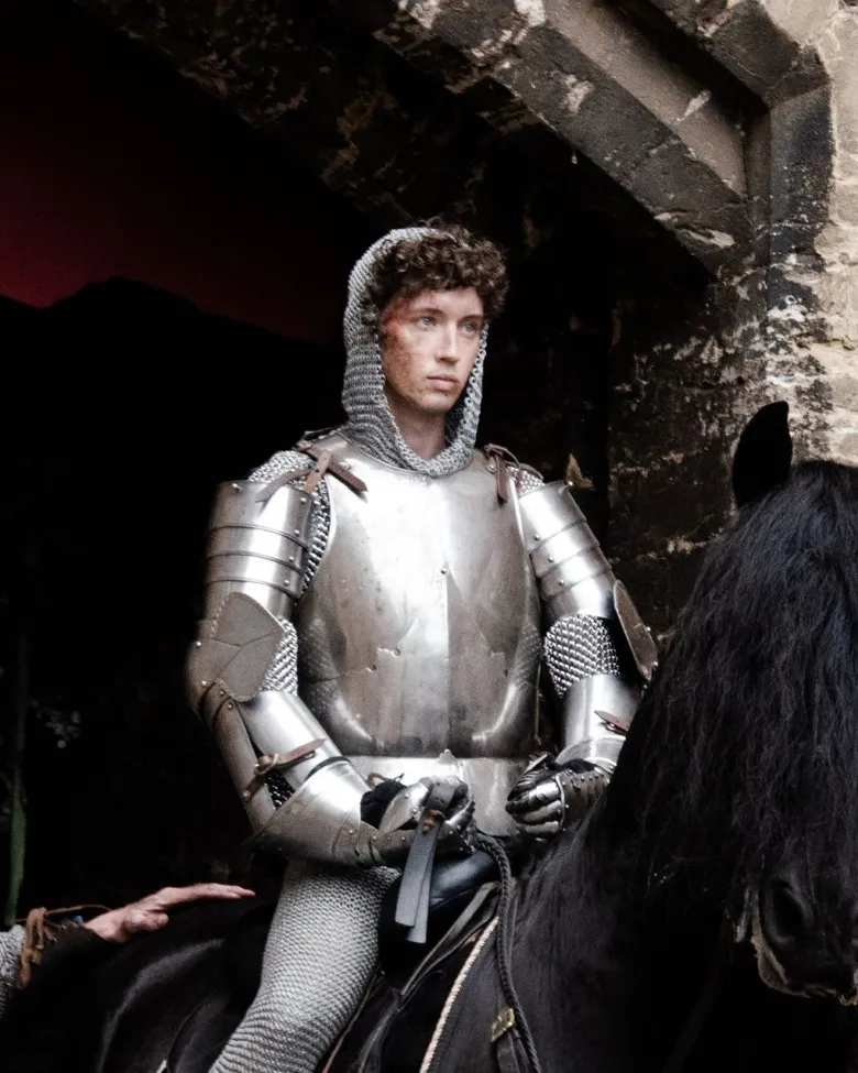 Troye Sivan ชวนปลดปล่อยตัวเองไปกับค่ำคืนสุดเหวี่ยงในซิงเกิลใหม่ "Party" ได้ Sir Ian McKellen ร่วมให้เสียงพากย์ ก่อนต้อนรับอัลบั้มใหม่ She's the Best วันที่ 9 ต.ค. นี้