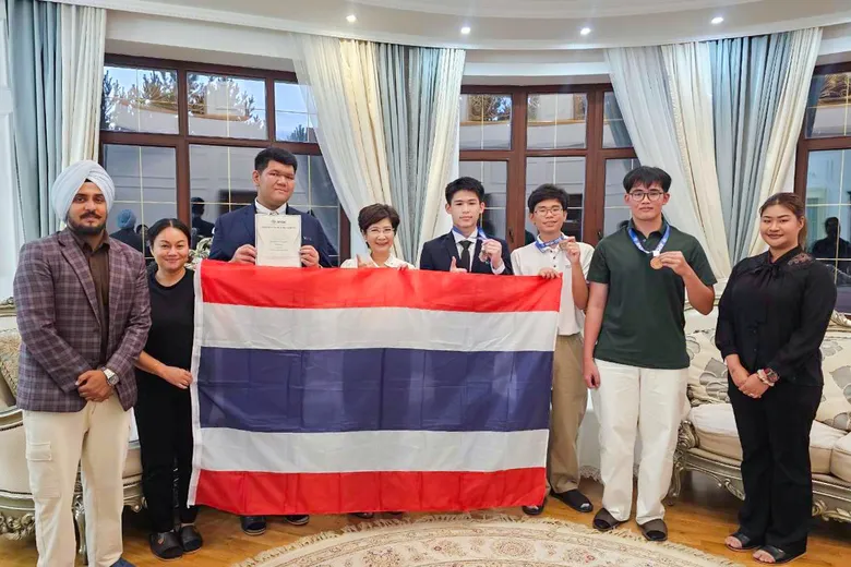 นักศึกษาทุน Harbour.Space@UTCC ผงาดเวทีโอลิมปิก AI คว้าเหรียญเงิน-ทองแดง APOAI 2026 พร้อมรางวัลชมเชย IOAI 2026 ณ ประเทศาซัคสถาน