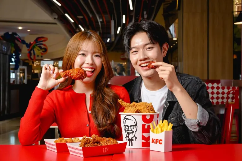 KFC ประเทศไทย ส่งแคมเปญเอาใจสายเกา ชวนแฟนๆ มาอินในแบบของคุณ แค่มี "ไก่กรอบโซลฮอต" พร้อมพาประสบการณ์ติ่งสายเกาไปให้สุด ที่ร้าน KFC ทั่วประเทศ เริ่มต้นเพียง 49 บาท ถึง 28 ตุลาคมนี้เท่านั้น