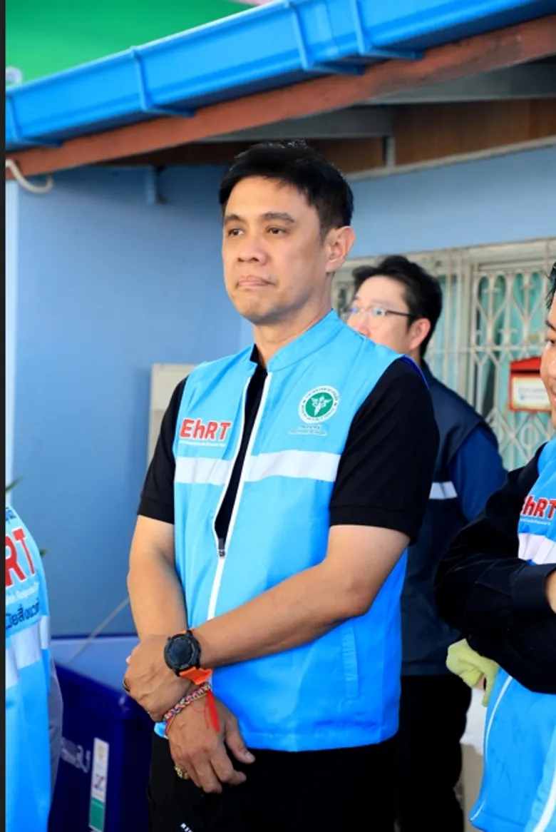 รมว.สธ.-ปลัด สธ." ห่วงประชาชนมอบกรมอนามัยเฝ้าระวังผ่าน DOH EOC ระดมทีม SEhRT ช่วยเหลือประชาชน แนะวิธีรื้อ-ล้างหลังน้ำลด