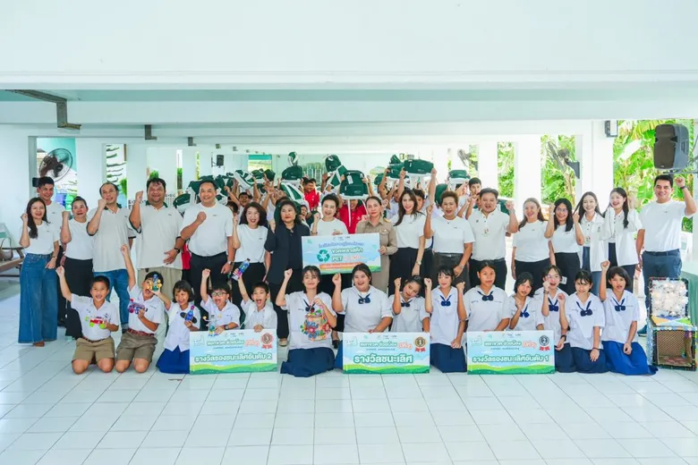 ธุรกิจเอ็ม บี เค ในริเวอร์เดล ดิสทริค ขับเคลื่อนความยั่งยืน มอบกระเป๋า Upcycling แก่ Green Hero โรงเรียนวัดบางกุฎีทอง