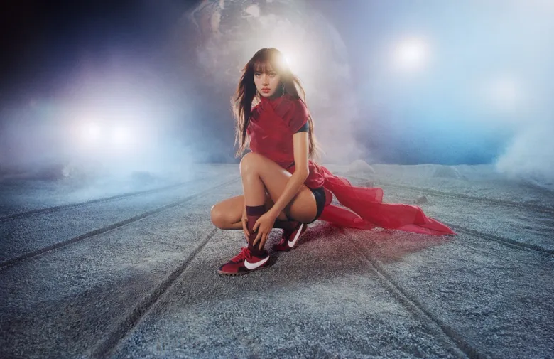 Nike Sportswear ฉลองเส้นทางสู่ความฝันของลิซ่าเปิดตัวแคมเปญ Moon Shoe