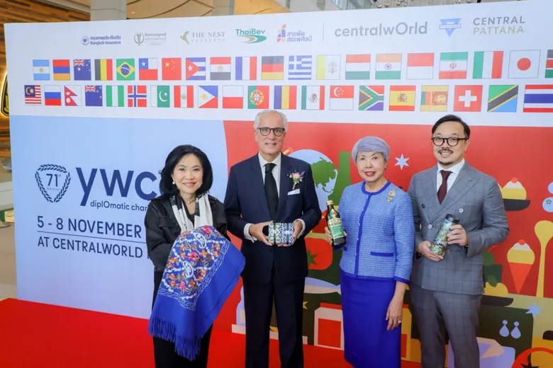 "เซ็นทรัลเวิลด์" ผนึก YWCA เอกอัครราชทูตและคณะภริยาทูต เปิด "71st YWCA Diplomatic Charity Bazaar" รวมของขวัญและสินค้าจาก 45 ประเทศทั่วโลก ต้อนรับเทศกาลแห่งการให้