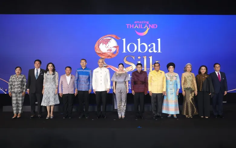 "นิทรรศการไหมไทยสู่สากล" เปิดรันเวย์แฟชั่นโชว์ผ้าไหมไทย เผยโฉมผลงานดีไซเนอร์นานาชาติจาก 6 ภูมิภาค