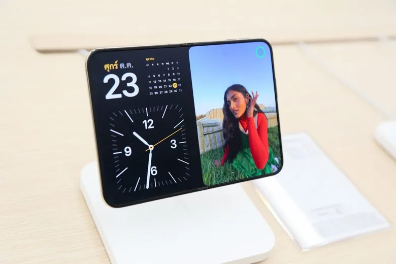 CPW สร้างปรากฏการณ์ iPhone Duo วันแรกคึกคัก ยอดจองล้น ตอกย้ำผู้นำนวัตกรรมสมาร์ตโฟนจอพับรุ่นแรกสู่ตลาดไทย