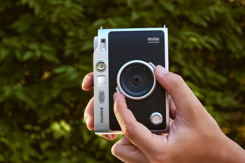 ฟูจิฟิล์ม เปิดตัว instax mini Evo 2 กล้องดิจิทัลที่ถ่ายและพิมพ์ได้ครบจบในตัวเดียว