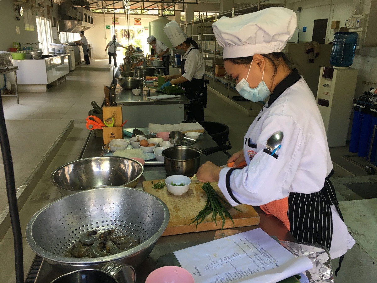 สพร.7 อุบลฯ ดำเนินการทดสอบมาตรฐานฝีมือแรงงานแห่งชาติ สาขาผู้ประกอบอาหารไทย ระดับ 1