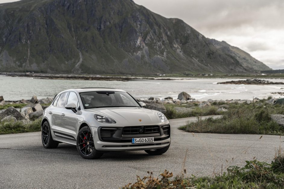 Porsche delivers more than 300,000 vehicles worldwide in Asia Pacific1 region achieves record-breaking