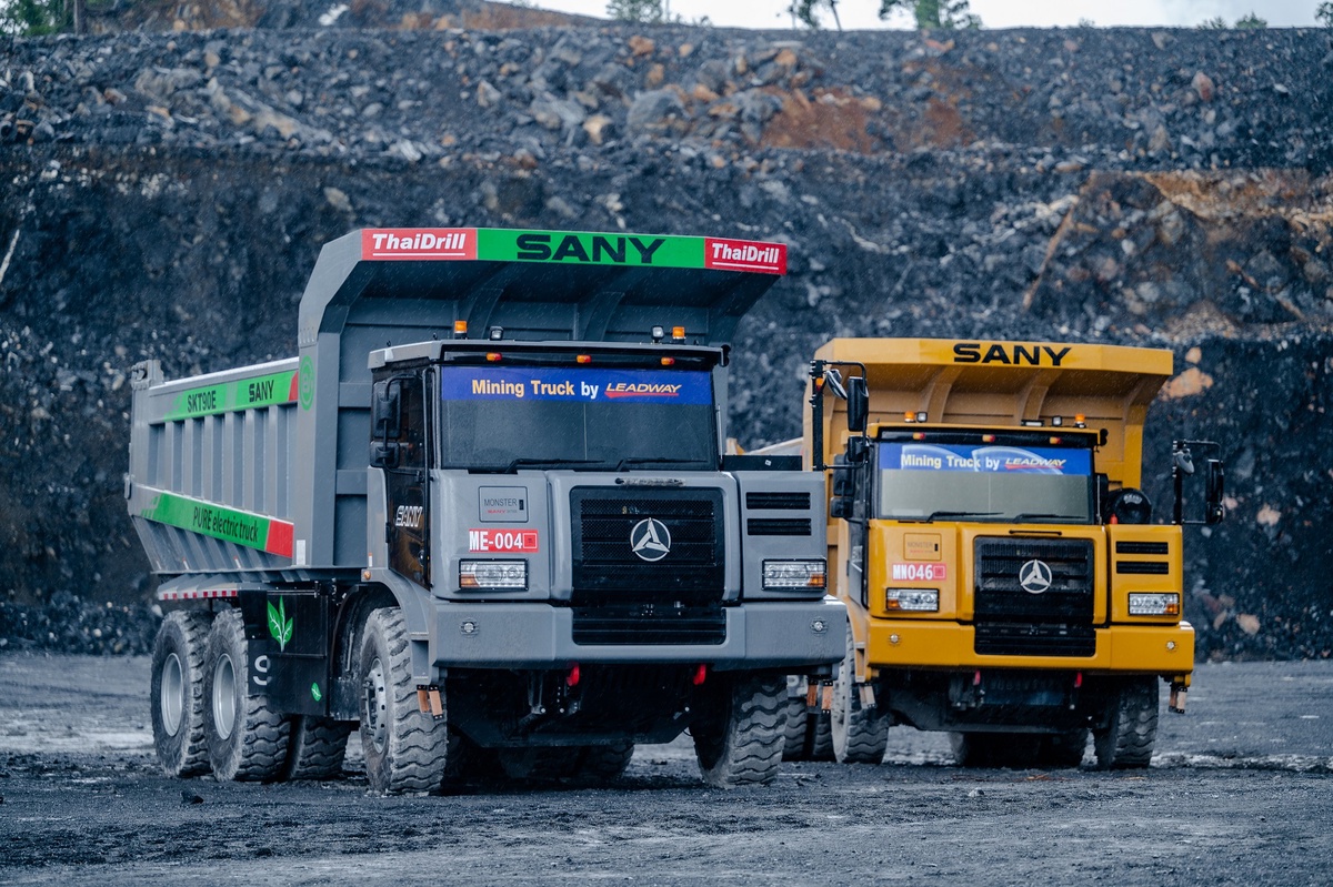 เอสซีจี เปิดตัวรถไฟฟ้า EV Mining Truck เพื่อใช้ในเหมืองปูนซีเมนต์รายแรกของไทย ลดการปล่อยก๊าซเรือนกระจก ยกระดับการก่อสร้างไทยสู่ Green Construction ตามแนวทางอุตสาหกรรมเหมืองแร่สีเขียว