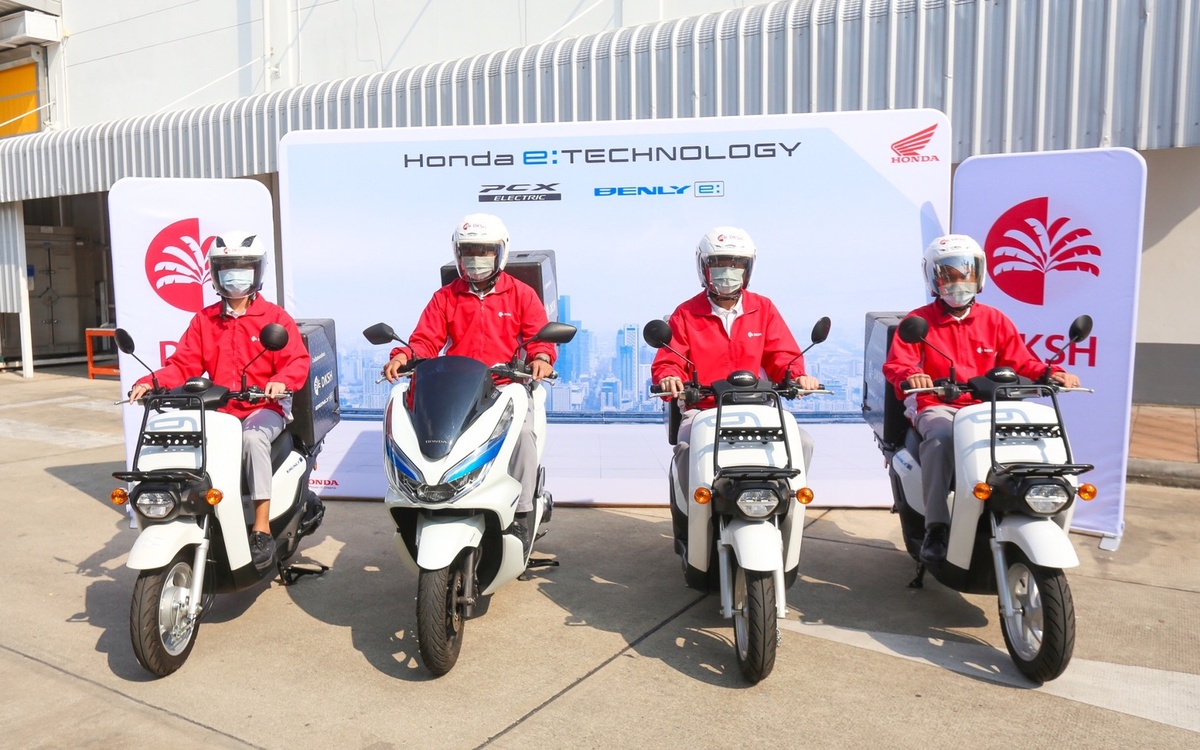 รถจักรยานยนต์ฮอนด้าจับมือ DKSH (Thailand) ต่อยอดการพัฒนา EV Ecosystem ทดลองขนส่งสินค้าด้วย PCX Electric และ Benly-e เริ่มไตรมาสแรกปีนี้