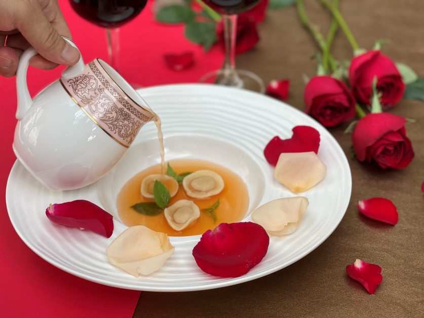 CELEBRATE THE ROMANTIC VALENTINE'S DAY 2022 WITH YOUR SIGNIFICANT OTHER AT SHANGRI-LA BANGKOK