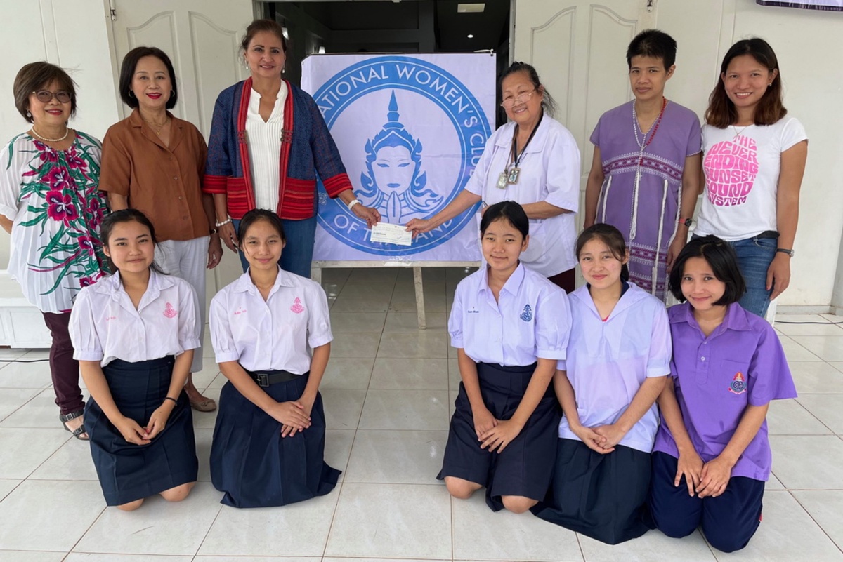 สมาชิกชมรมสตรีนานาชาติแห่งประเทศไทย (IWC) ร่วมสมทบทุนเพื่อช่วยเหลือมูลนิธิบ้านพระบิดา ดิ ดิโอ ปาเดร