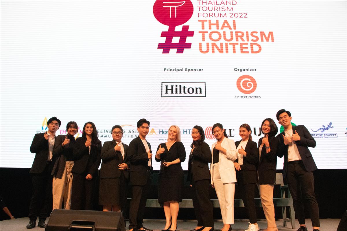 10 นักศึกษาวิทยาลัยดุสิตธานี ตบเท้าขึ้นเวที Thailand Tourism Forum 2022 โชว์ไอเดียพัฒนาอุตสาหกรรมการท่องเที่ยวและการบริการ