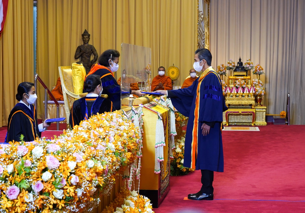 'ตูน บอดี้สแลม' ภูมิใจรับปริญญากิตติมศักดิ์ สาขาวิชาดนตรีสากล จาก มหาวิทยาลัยรามคำแหง