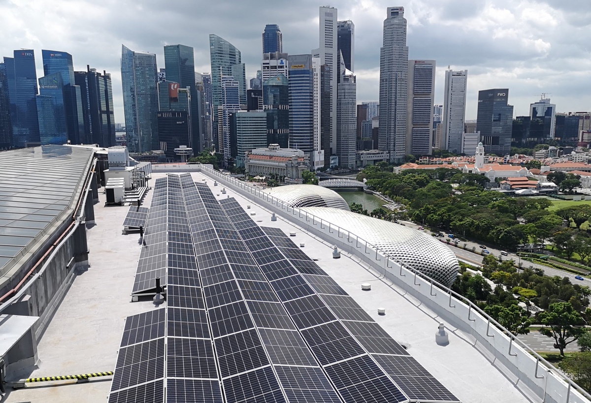 SINGAPORE'S FIRST GARDEN-IN-A-HOTEL, PARKROYAL COLLECTION MARINA BAY, SINGAPORE EMBRACES LONG-TERM SUSTAINABILITY WITH GREEN