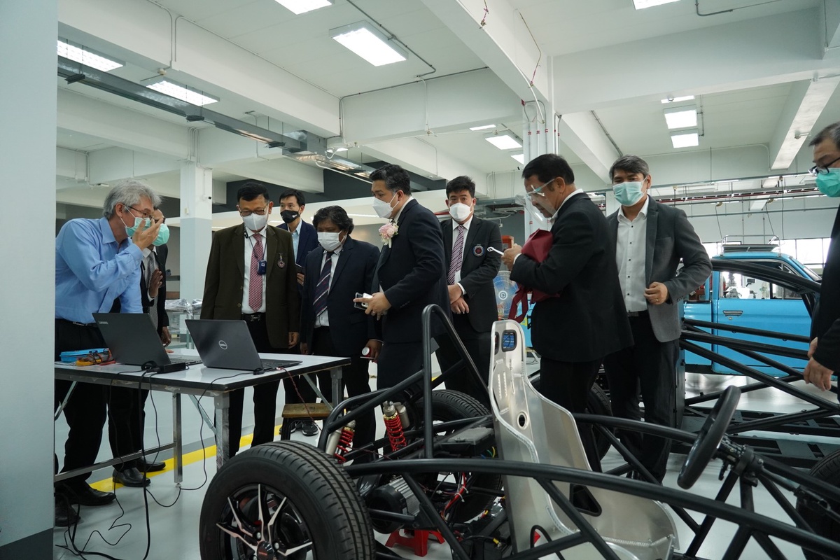 ตอบโจทย์ยุค EV มาแรง ม.เทคโนโลยีมหานคร เซ็น MOU สมาคมวิทยาลัยเทคโนโลยีและอาชีวศึกษาเอกชนแห่งประเทศไทยฯ พัฒนาเทคโนโลยียานยนต์ไฟฟ้า