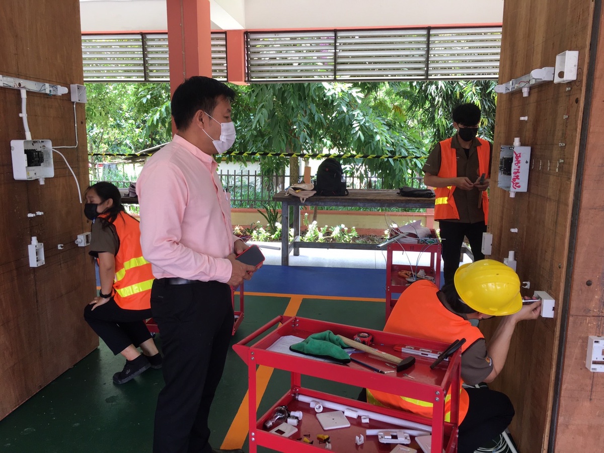 สำนักงานพัฒนาฝีมือแรงงานเพชรบูรณ์ ดำเนินการทดสอบมาตรฐานฝีมือแรงงานแห่งชาติ สาขาช่างไฟฟ้าภายในอาคาร ระดับ1 แก่แรงงานในสถานประกอบกิจการ