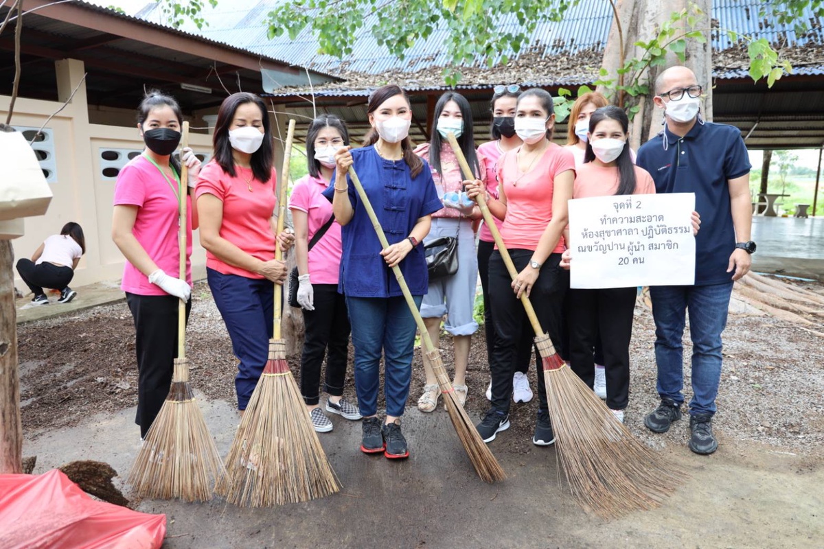 รมว.สุชาติ ส่ง 'ที่ปรึกษา' เปิดงานวันแรงงานแห่งชาติ จ.เพชรบุรี ปี 2565 รวมพลังแรงงานต้านยาเสพติด ร่วมจิตอาสาพัฒนาอาราม