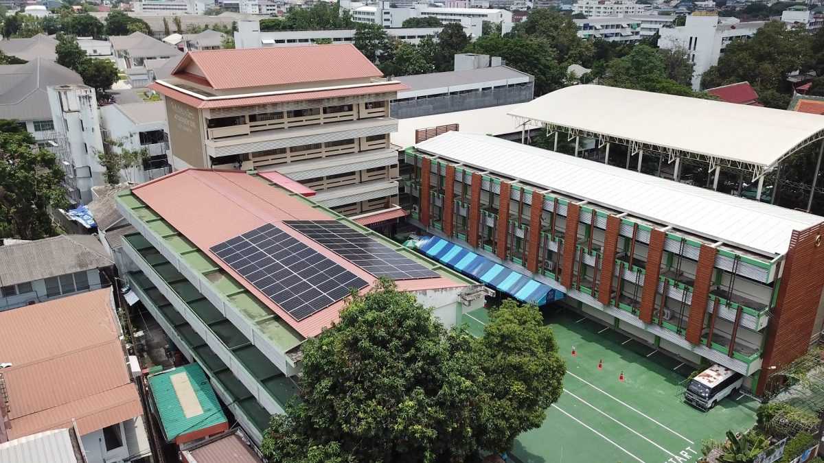 SCG จับมือ การไฟฟ้านครหลวง และ กรุงเทพมหานคร มอบระบบหลังคาโซลาร์ 23.5 kW. ผ่านโครงการมอบไฟสู่การศึกษา มอบโซลาร์สู่โรงเรียน