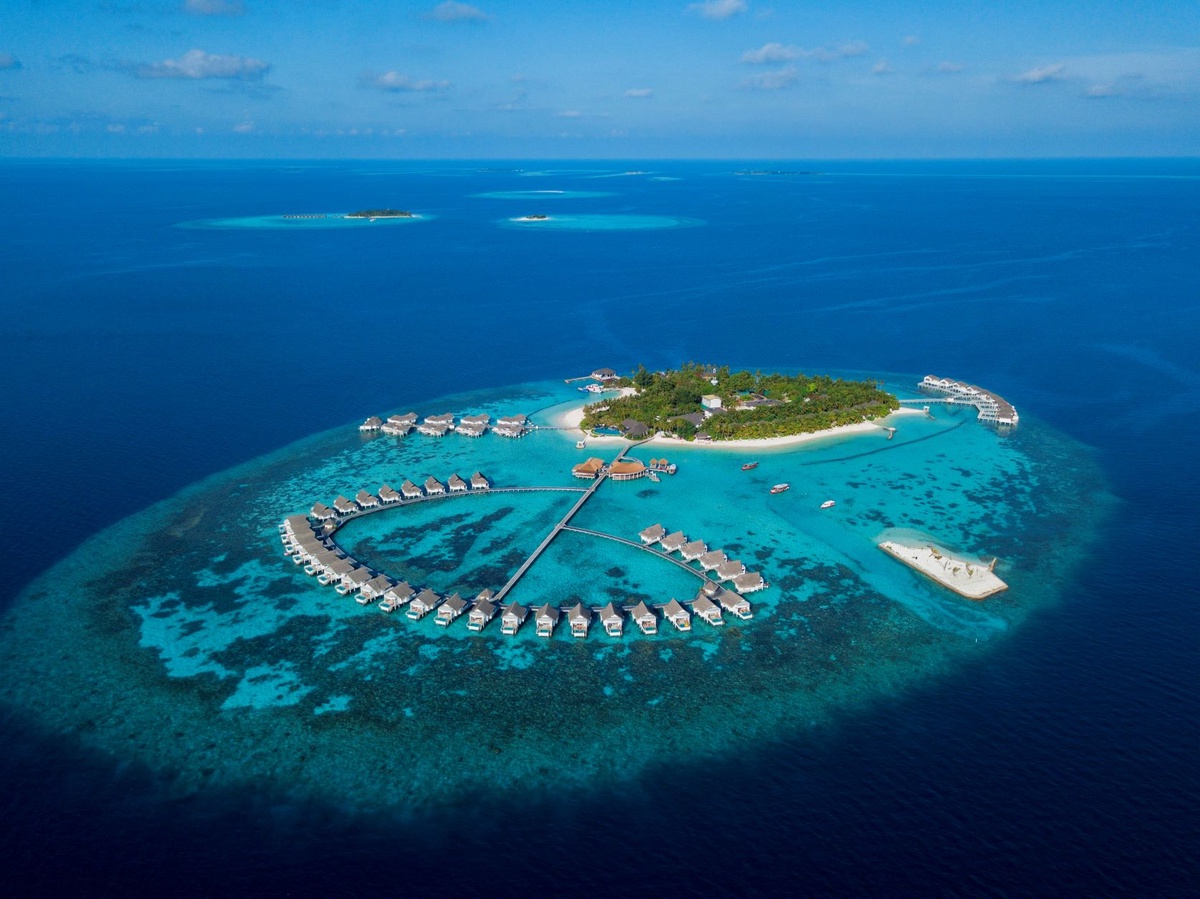Centara invites travellers on a summertime family getaway or romantic couple's escape to the Maldives