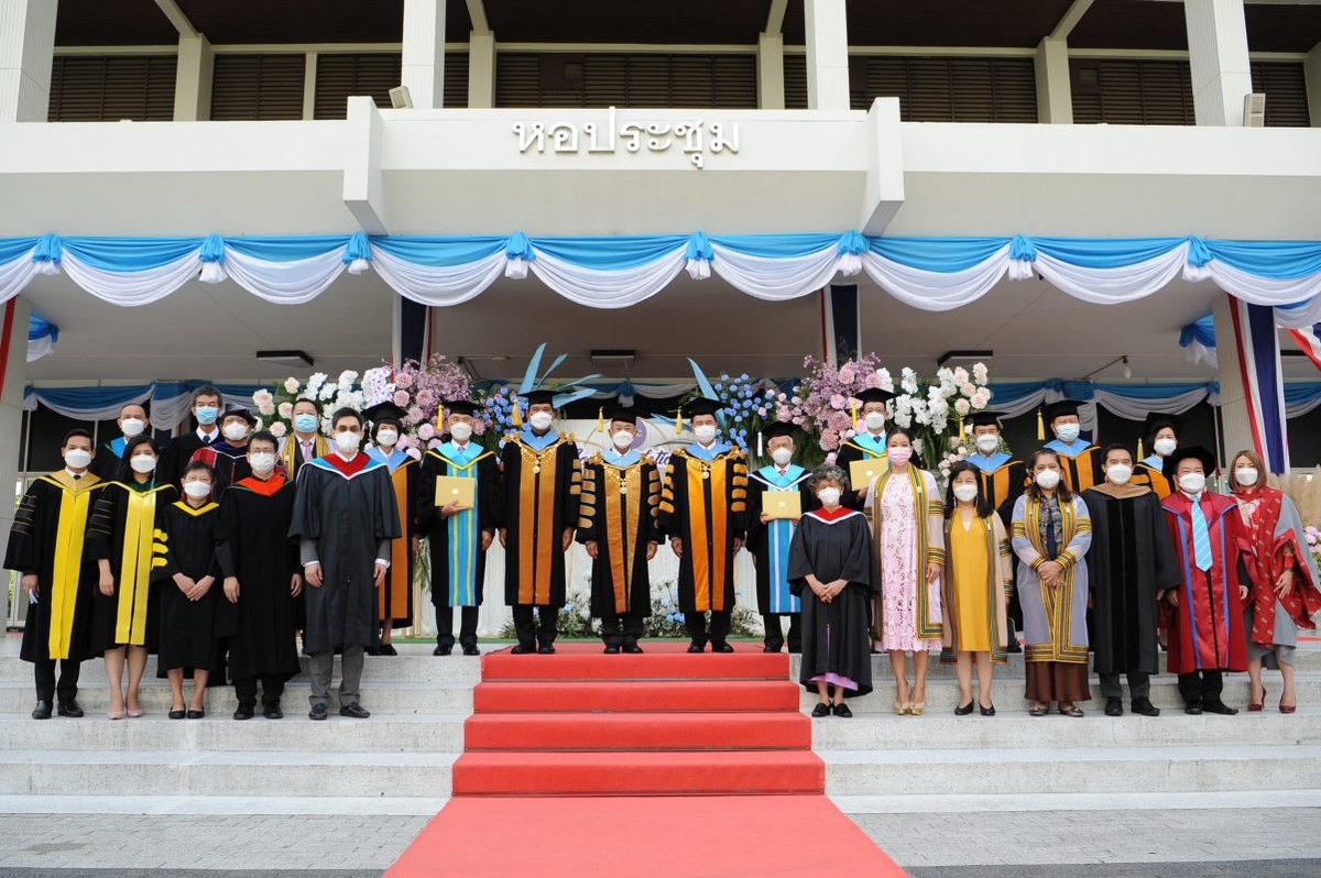 ม.หอการค้าไทย มอบปริญญาดุษฎีบัณฑิตกิตติมศักดิ์ ประจำปีการศึกษา 2563