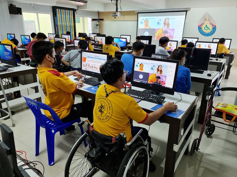 2 สาวเซเลป ชวนคนไทยช่วยน้องพิการได้อิ่มท้อง ช่วยชาวนามีรายได้ ในโครงการทำบุญรับปีเสือ. ช่วยชาวนา เลี้ยงคนพิการ