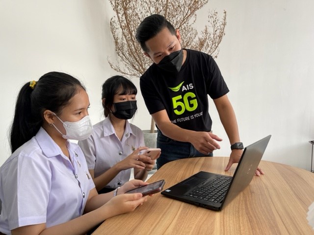 AIS 5G จับมือ ม.เทคโนโลยีราชมงคลอีสาน นำศักยภาพโครงข่ายอัจฉริยะ 5G ปักหมุดพื้นที่การเรียนรู้ด้านนวัตกรรมเทคโนโลยีแห่งใหม่ของภาคอีสาน