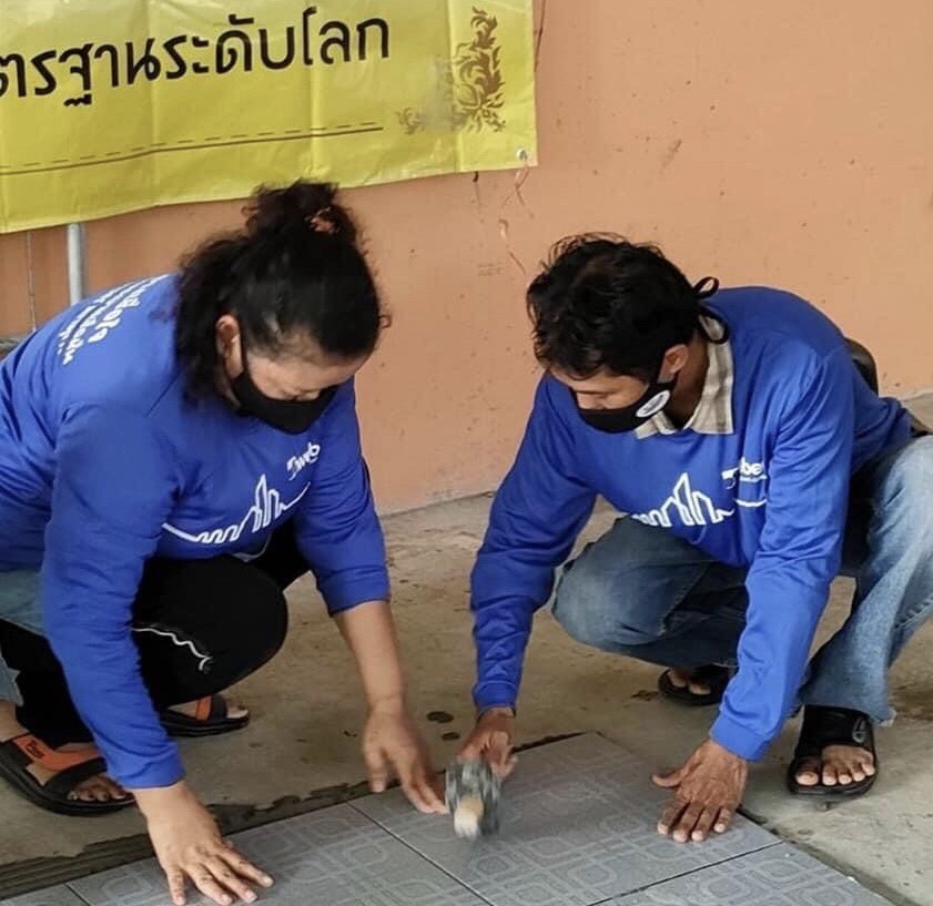 สพร. 22 นครศรีธรรมราช จับมือเวเบอร์ ตราตุ๊กแก ฝึกอบรมช่างปูกระเบื้อง