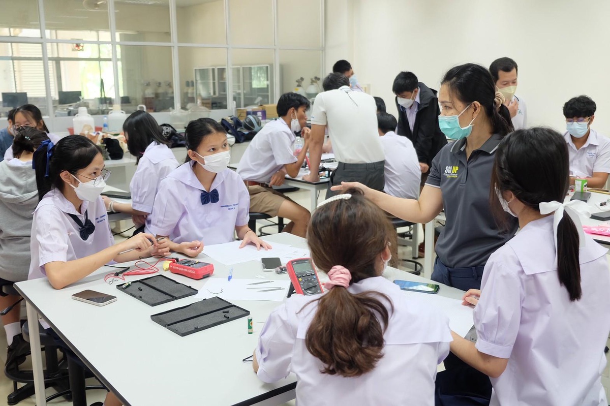 คณะวิทยาศาสตร์ ม.พะเยา ต้อนรับน้องๆ จากโรงเรียนพะเยาพิทยาคม ดูงานฝึกปฏิบัติการทางวิทยาศาสตร์และปฏิบัติการคณิตศาสตร์