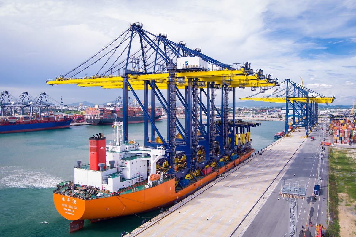 Hutchison Ports Thailand receives delivery of additional remote control cranes to increase productivity and further reduce its carbon footprint